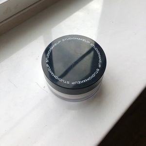 Studio Makeup HD Finishing Powder